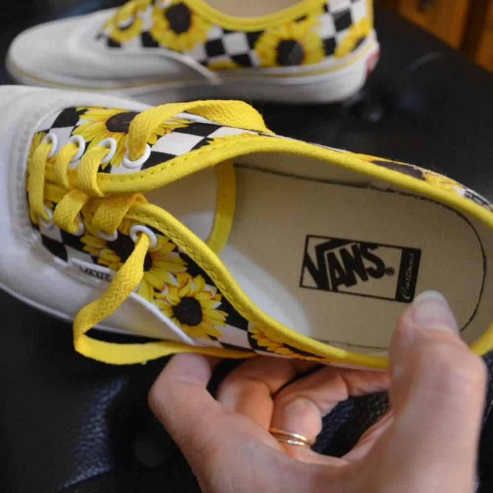 VANS (R) VANS OFF the WALL Customs White-Yellow Sunflower Chess Keds US Youth 3